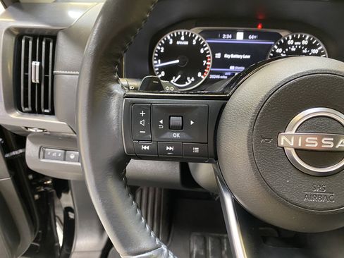 Used 2024 Nissan Pathfinder SL image 35