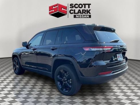 Used 2023 Jeep Grand Cherokee Altitude AWD/4WD image 4
