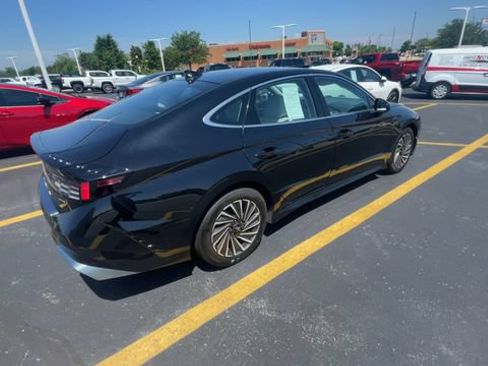 Used 2025 Hyundai Sonata SEL FWD image 2