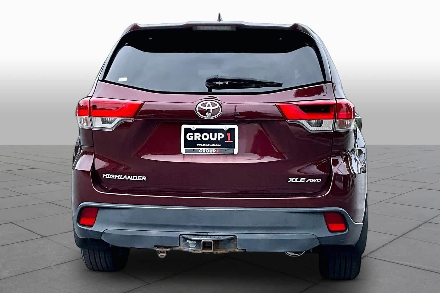 Used 2019 Toyota Highlander XLE AWD/4WD image 5