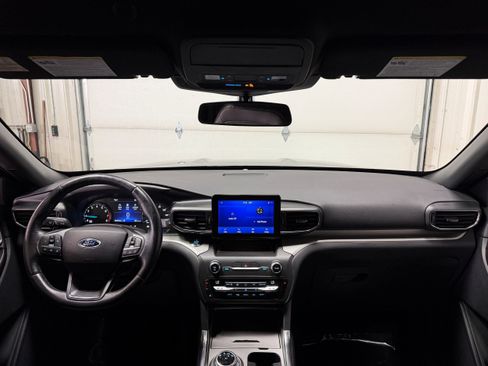 Certified 2020 Ford Explorer XLT w/ Equipment Group 202A image 3