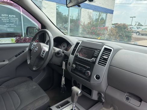 Used 2018 Nissan Frontier SV RWD image 11