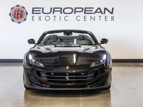 Used 2020 Ferrari Portofino RWD image 3
