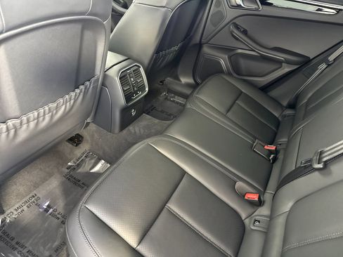 Certified 2026 Porsche Macan AWD/4WD image 14