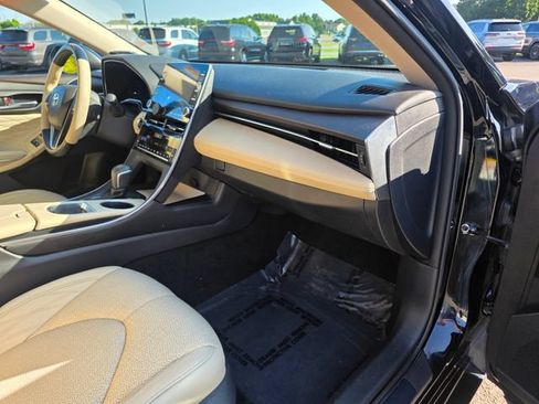 Used 2019 Toyota Avalon Limited w/ All Weather Liner Package FWD image 9