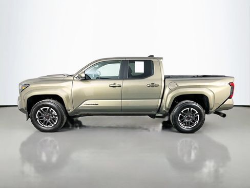 Used 2025 Toyota Tacoma TRD Sport AWD/4WD image 5