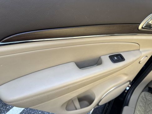 Used 2017 Jeep Grand Cherokee Overland w/ Jeep Active Safety Group image 15