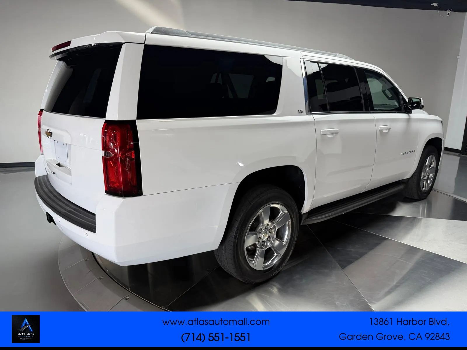 Used 2016 Chevrolet Suburban LS RWD image 2