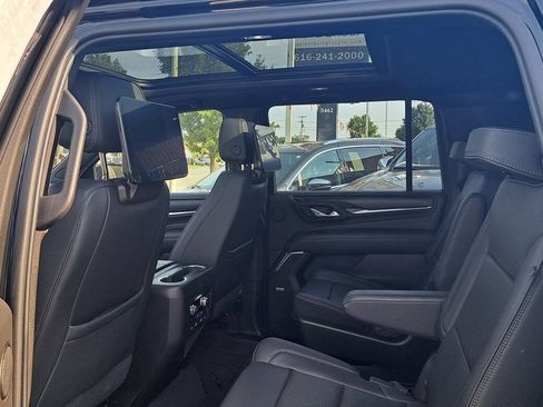 Used 2021 GMC Yukon XL Denali w/ Denali Premium Package AWD/4WD image 5