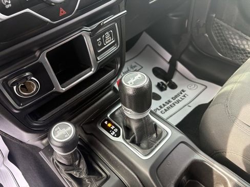 Used 2019 Jeep Wrangler Sport image 27