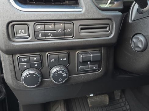 Used 2021 Chevrolet Tahoe Z71 w/ Z71 Signature Package image 21