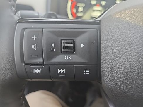 Used 2025 Nissan Rogue SL image 16