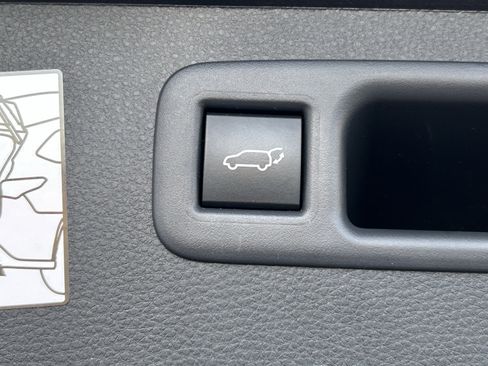 Used 2024 Toyota Highlander Platinum image 25