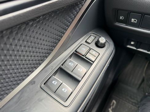 Used 2018 Toyota C-HR XLE FWD image 31