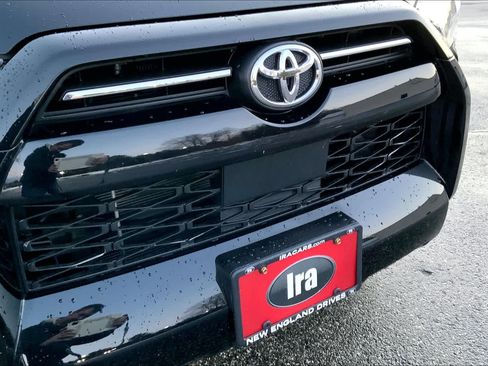Used 2021 Toyota 4Runner SR5 Premium w/ Moonroof Package AWD/4WD image 31