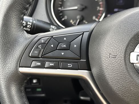 Used 2020 Nissan Rogue SV AWD/4WD image 16
