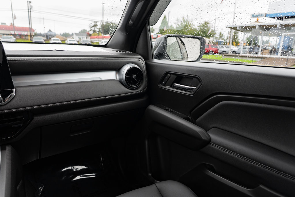 Used 2024 Chevrolet Colorado LT w/ LT Convenience Package III AWD/4WD image 10