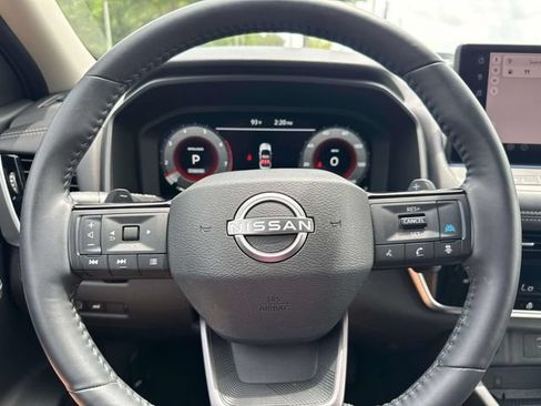 Used 2025 Nissan Rogue SL FWD image 28