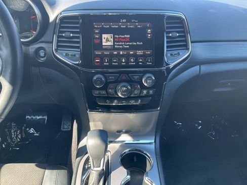 Used 2019 Jeep Grand Cherokee Altitude image 11
