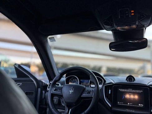 Used 2018 Maserati Ghibli RWD image 19