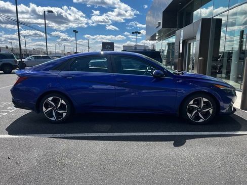 Used 2022 Hyundai Elantra Limited w/ Winter Weather Package image 9