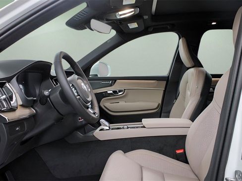 New 2026 Volvo XC60 T8 Ultra image 19