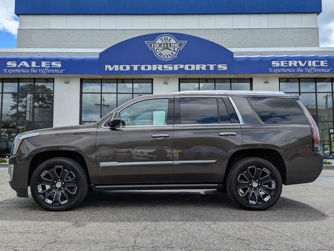 Used 2020 Cadillac Escalade Platinum AWD/4WD image 1