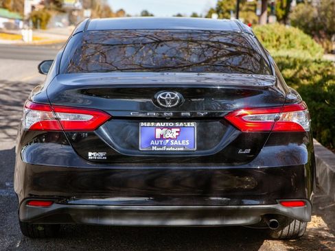 Used 2018 Toyota Camry LE image 6