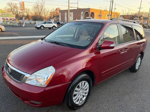 Used 2012 Kia Sedona LX image 5