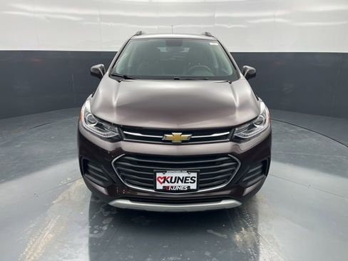 Used 2022 Chevrolet Trax LT w/ LT Convenience Package AWD/4WD image 2