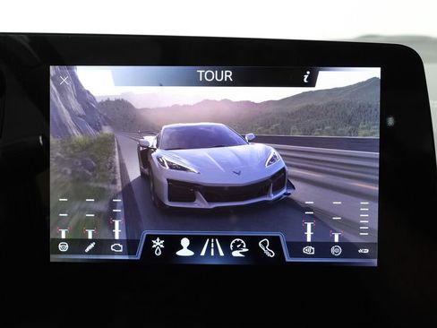 Used 2025 Chevrolet Corvette Z06 w/ Z07 Performance Package RWD image 28