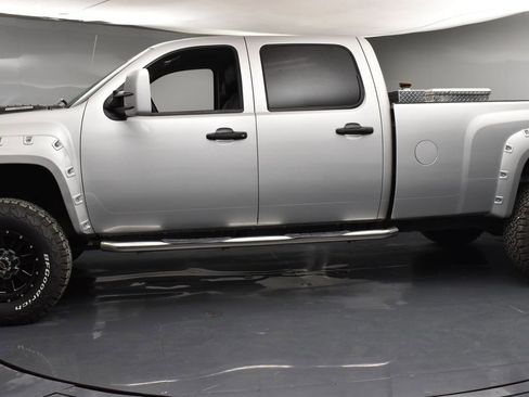 Used 2013 Chevrolet Silverado 2500 W/T AWD/4WD image 2