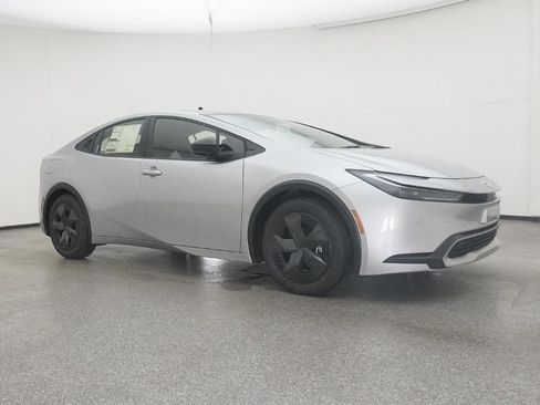 Used 2026 Toyota Prius Plug-In Hybrid FWD image 32
