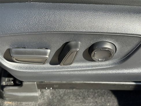 Used 2024 Toyota Tacoma Limited image 18