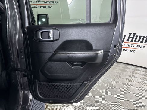 Used 2021 Jeep Gladiator Overland image 26