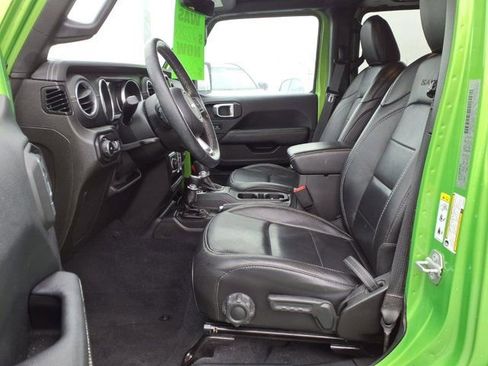 Used 2019 Jeep Wrangler Unlimited Sahara AWD/4WD image 5
