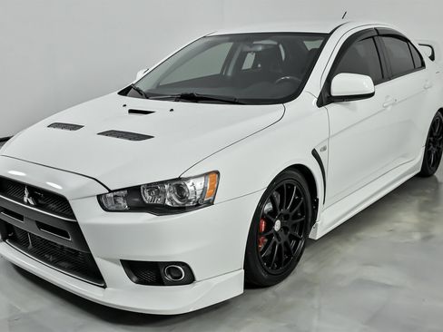 Used 2014 Mitsubishi Lancer Evolution GSR image 6