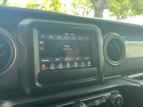 Used 2022 Jeep Wrangler Sport AWD/4WD image 24