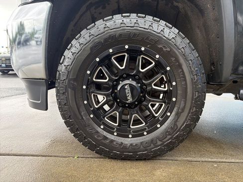 Used 2017 GMC Sierra 2500 SLE w/ HD SLE Preferred Plus Package AWD/4WD image 9
