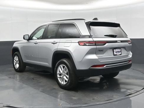 New 2026 Jeep Grand Cherokee Laredo w/ Trailer Tow Package AWD/4WD image 24