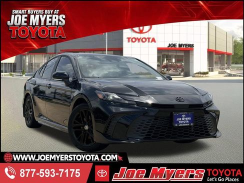 Used 2026 Toyota Camry SE FWD image 1