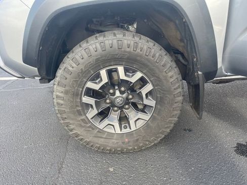 Used 2021 Toyota Tacoma TRD Off-Road image 29