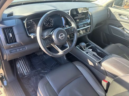 Certified 2025 Nissan Pathfinder SL w/ SL Premium Package image 2