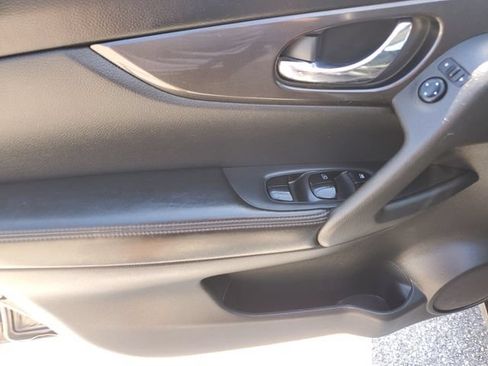 Used 2017 Nissan Rogue S AWD/4WD image 20