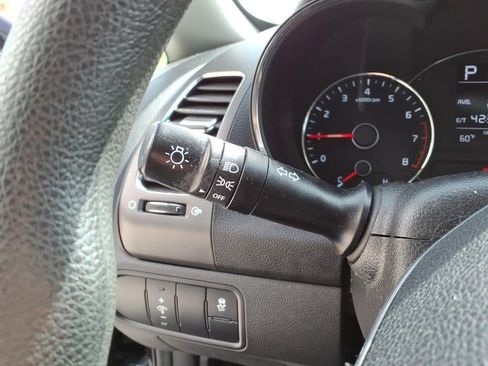 Used 2017 Kia Forte LX image 18