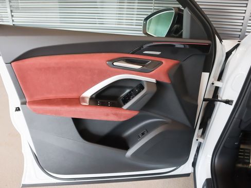 New 2025 Audi SQ5 Prestige image 25