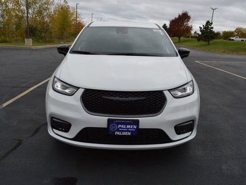 New 2026 Chrysler Pacifica Select image 2