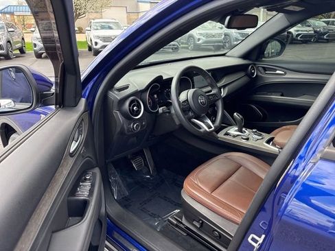 Used 2022 Alfa Romeo Stelvio Ti image 9
