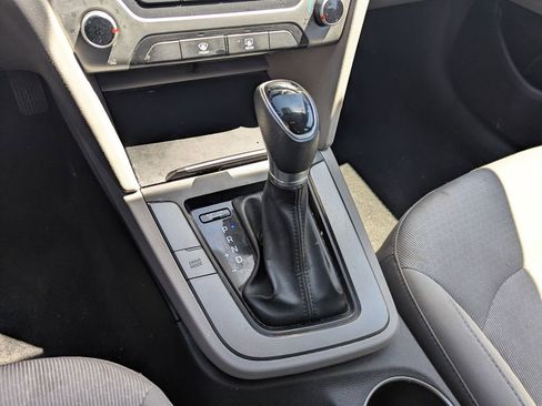Used 2018 Hyundai Elantra SEL FWD image 25
