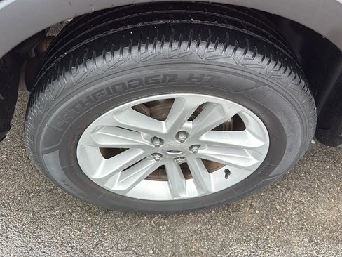 Used 2014 Ford Explorer XLT w/ Equipment Group 202A image 23